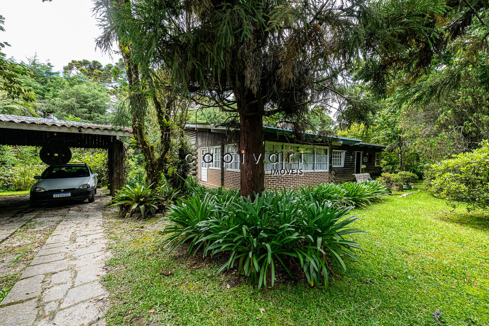 Casa à venda com 3 quartos, 250m² - Foto 1